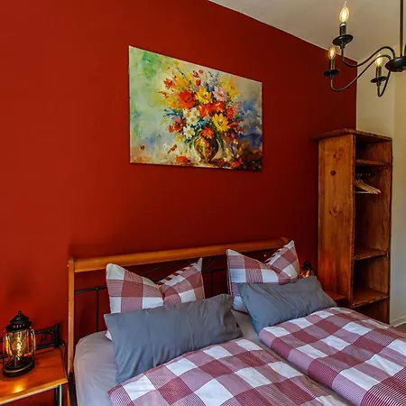 Romantische Lauschevogel In Lägenhet Waltersdorf (Gorlitz)